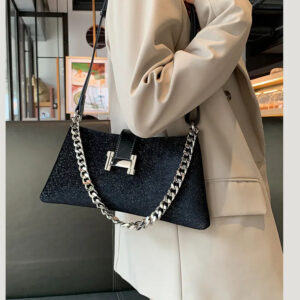 Sightly used Hermes Sleek Chain Crossbody Bag - Minimalist Design with Luxurious Feel for Versatile Use