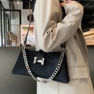 Sightly used Hermes Sleek Chain Crossbody Bag - Minimalist Design with Luxurious Feel for Versatile Use